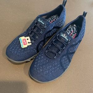 Skechers relaxed fit shoes NWT
